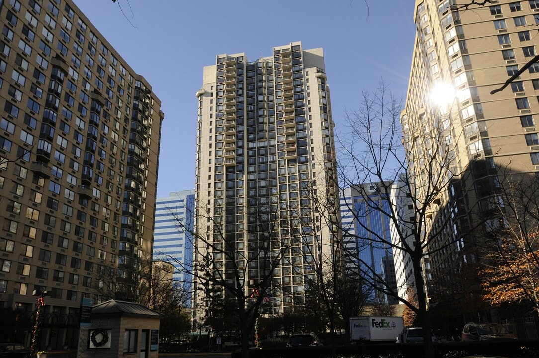 45 river drive south, Unit Apt 1407 in Jersey City, NJ - Building Photo