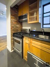 East 13th Street in New York, NY - Foto de edificio - Building Photo