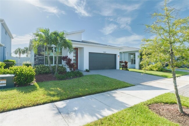 10669 SW Gloriana St in Port St. Lucie, FL - Building Photo - Building Photo