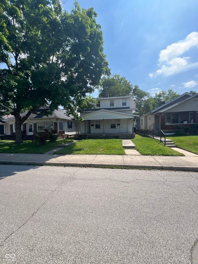 property at 923 N Drexel Ave