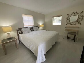 9186 SE Venus St in Hobe Sound, FL - Building Photo - Building Photo
