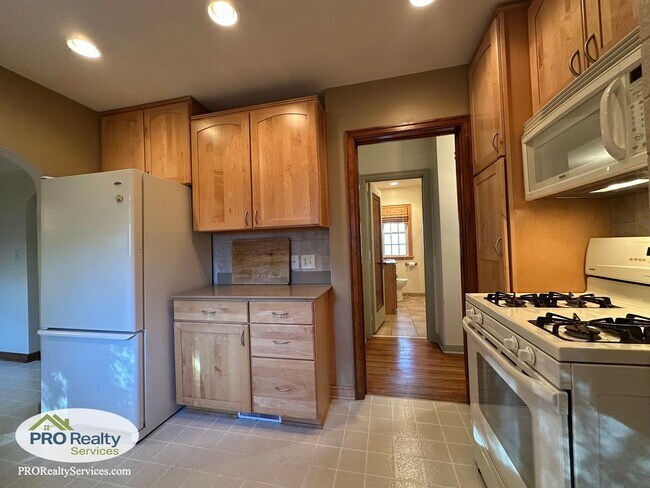 6883 Stillwater Blvd in Oakdale, MN - Building Photo - Building Photo