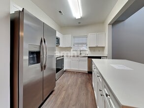 7202 Sutter Creek Ln in Charlotte, NC - Foto de edificio - Building Photo