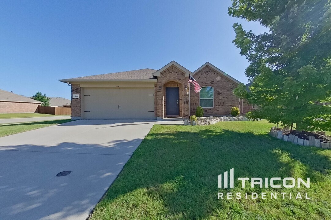 1214 Cres View Dr in Anna, TX - Building Photo