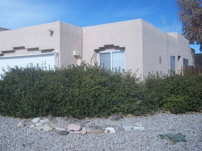 5901 Camino de la Luna NW in Albuquerque, NM - Building Photo - Building Photo