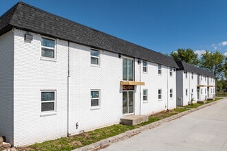 Page Crossing Apartments in Springfield, MO - Foto de edificio - Building Photo