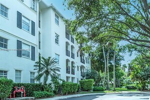 3215 NE 184th St in Aventura, FL - Building Photo