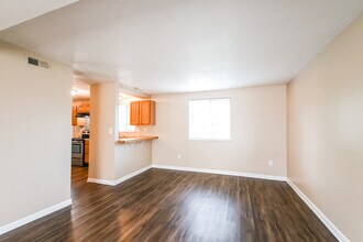 907 Coolee Ln in Indianapolis, IN - Foto de edificio - Building Photo