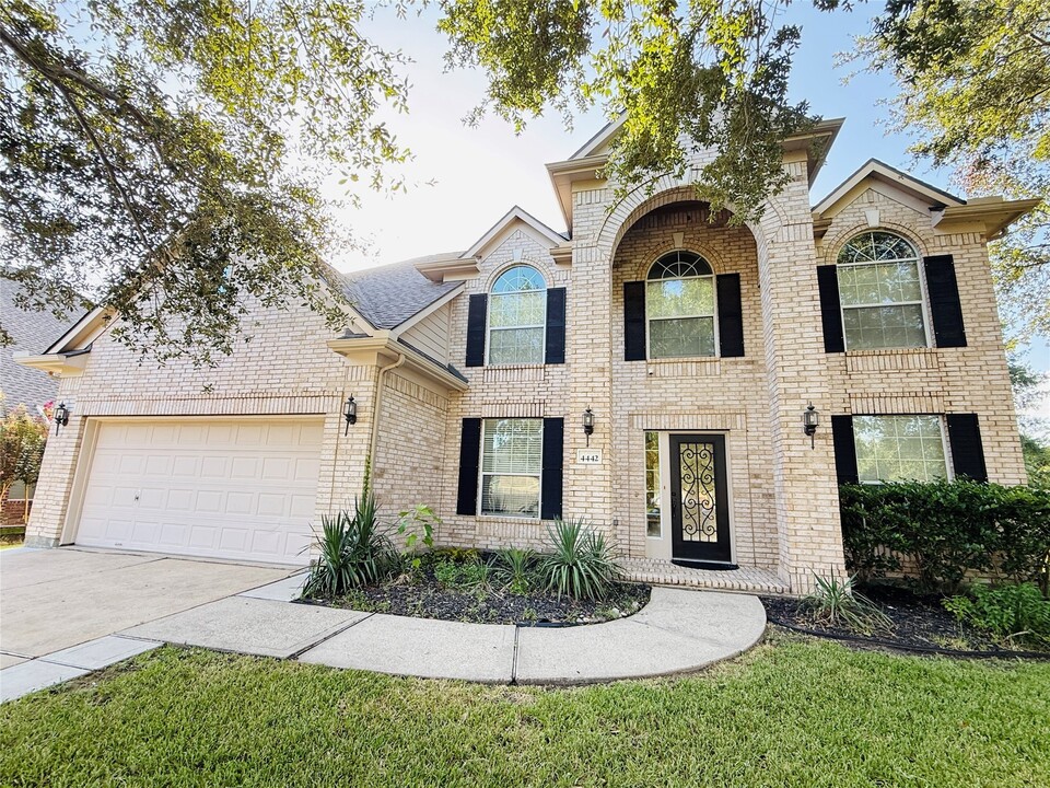 4442 Chestnut Cir in Friendswood, TX - Building Photo