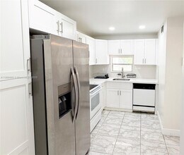 8970 S Hollybrook Blvd in Pembroke Pines, FL - Building Photo - Building Photo