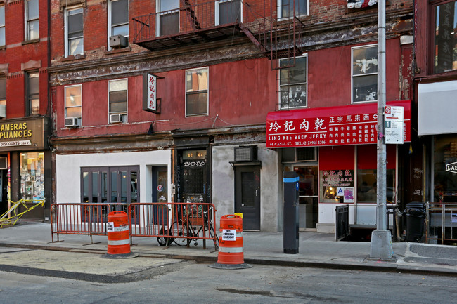 42-44 Canal St in New York, NY - Building Photo - Building Photo