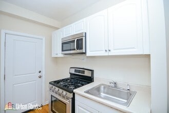 750 W Addison St, Unit M381 in Chicago, IL - Foto de edificio - Building Photo