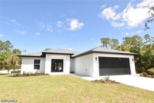 3393 Fergus St in North Port, FL - Building Photo