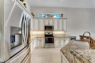 8345 Pine Ln in Royal Palm Beach, FL - Building Photo