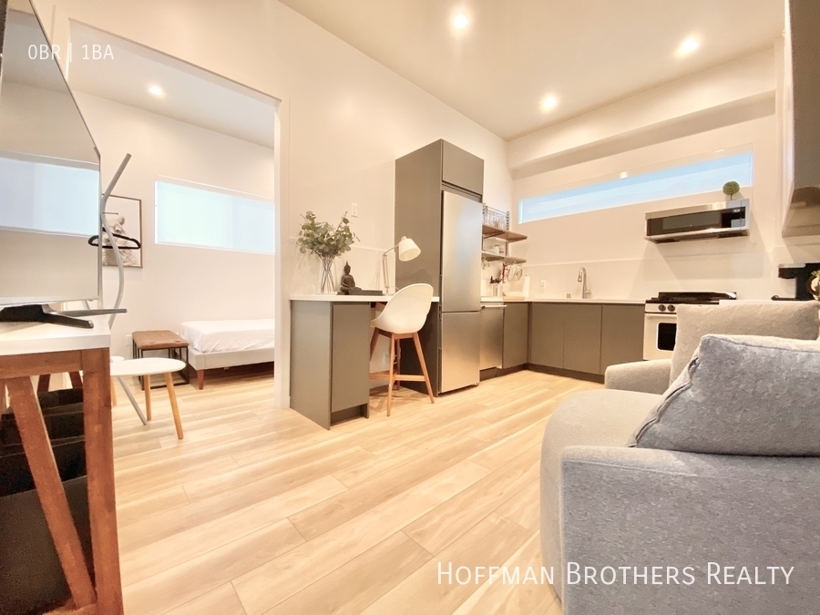 11827 Tennessee Ave in Los Angeles, CA - Building Photo