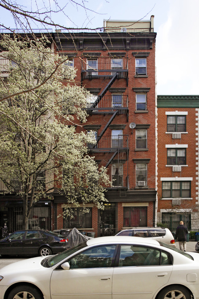 623 E 11th St in New York, NY - Foto de edificio - Building Photo