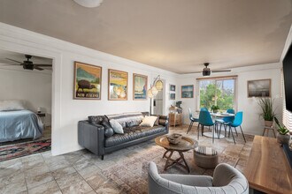 724 Robinson St in Los Angeles, CA - Building Photo - Building Photo