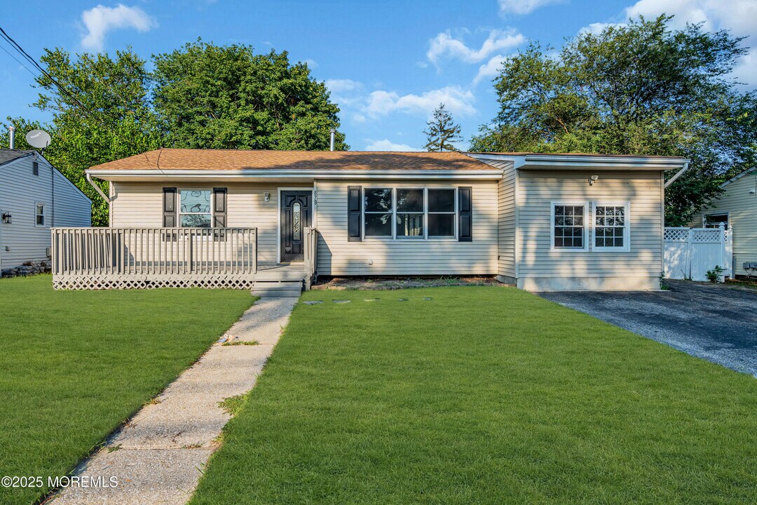 879 Egret Dr in Toms River, NJ - Foto de edificio