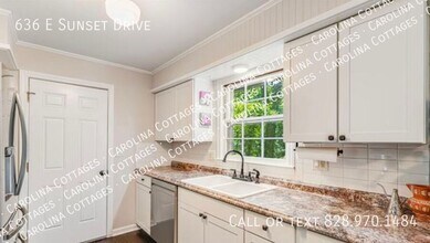 636 E Sunset Dr in Hendersonville, NC - Building Photo - Building Photo