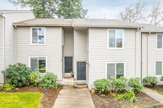 Sleepy Hollow Apartments in Tigard, OR - Building Photo - Building Photo