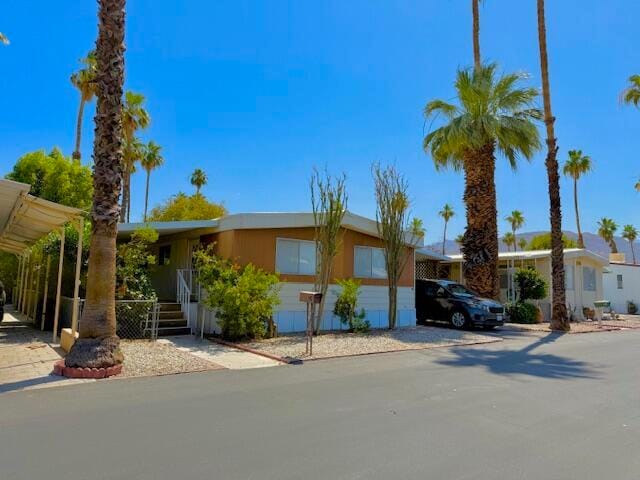 43155 Portola Ave in Palm Desert, CA - Building Photo - Building Photo