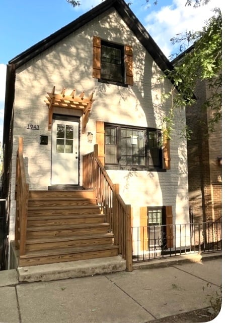 property at 1943 N Winchester Ave