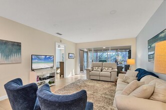 4383 Longmeadow in Sarasota, FL - Foto de edificio - Building Photo