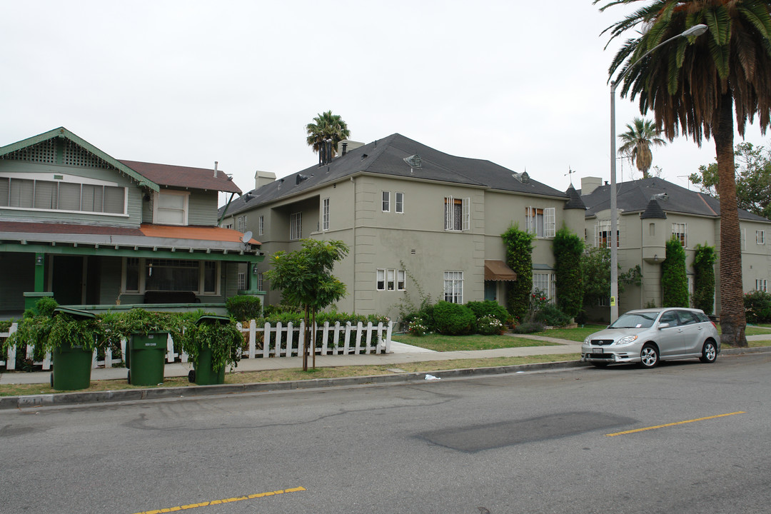 209 S Hoover St in Los Angeles, CA - Building Photo