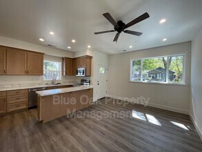 266 E 6th Ave in Chico, CA - Building Photo - Building Photo