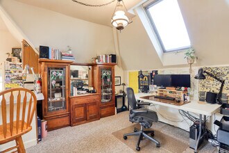 1927 E Locust St in Milwaukee, WI - Building Photo - Building Photo