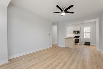 1608 W Sherwin Ave in Chicago, IL - Building Photo - Building Photo