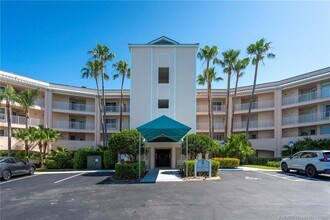 5799 NE Island Cove Way in Stuart, FL - Building Photo - Building Photo