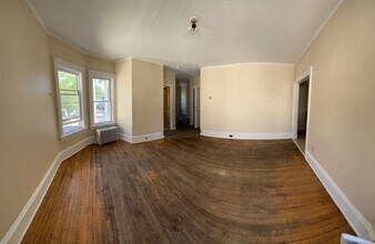 27 Loomis St, Unit 5 in Burlington, VT - Foto de edificio - Building Photo