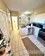 68 Egmont St, Unit 5 in Brookline, MA - Foto de edificio - Building Photo