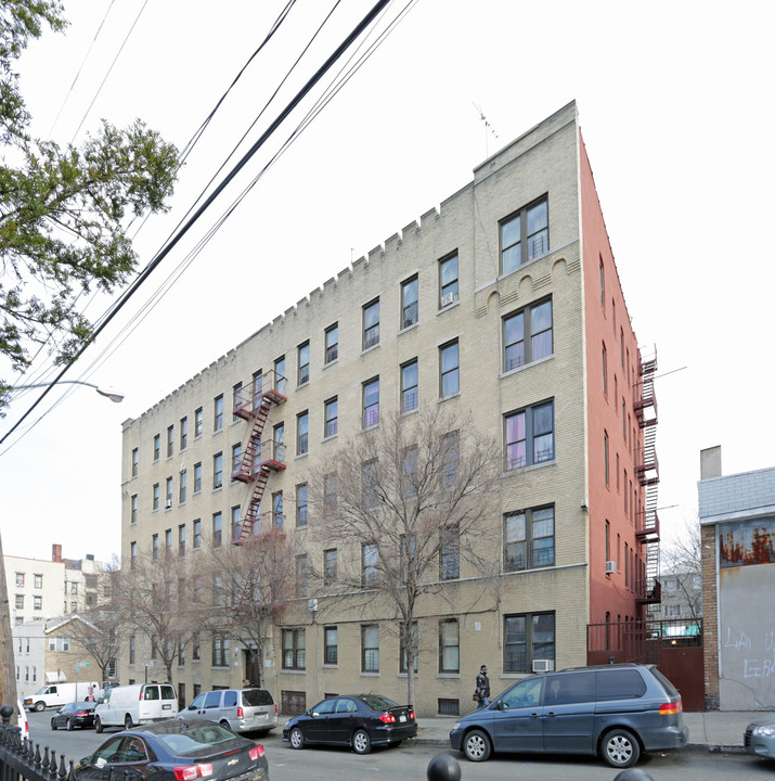 685 E 228th St in Bronx, NY - Building Photo