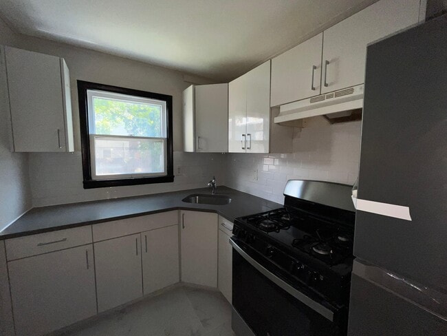 218 Fairmount Ave, Unit 2, Unit 2