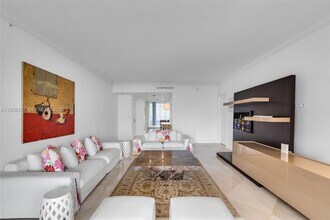 785 Crandon Blvd in Key Biscayne, FL - Foto de edificio - Building Photo