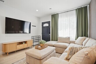 6702 Saint Clair Ave, Unit Main House in North Hollywood, CA - Building Photo - Building Photo