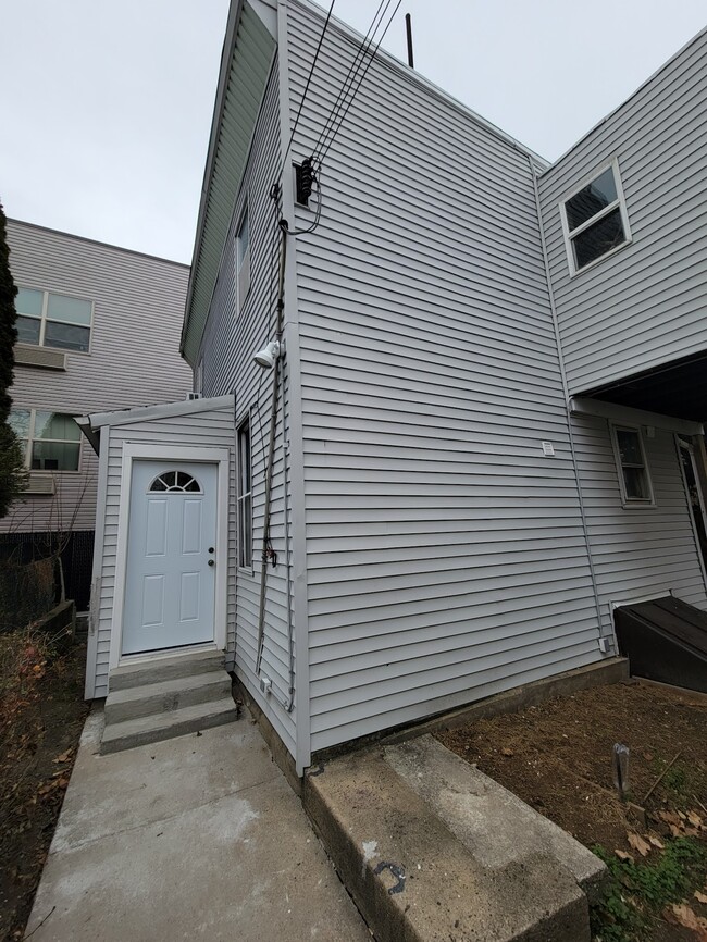 6401 Adams St, Unit 1R