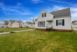12328 Grannis Rd in Garfield Heights, OH - Building Photo - Building Photo
