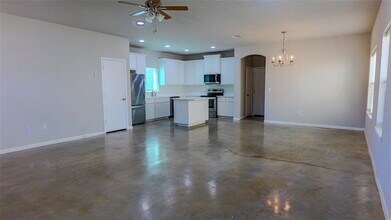 214 Munro St in Liberty Hill, TX - Building Photo - Building Photo