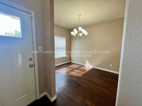 615 Ridge Point Dr in Fort Smith, AR - Foto de edificio - Building Photo