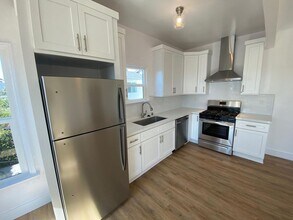 559 Normandie Ave in Los Angeles, CA - Building Photo - Building Photo