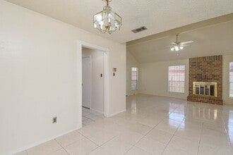 10927 Spanish Grant Dr in Sugar Land, TX - Building Photo - Building Photo