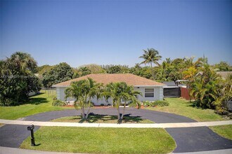 19445 Carolina Cir in Boca Raton, FL - Building Photo - Building Photo