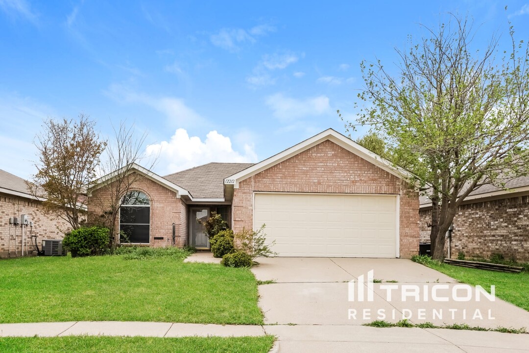 12212 Rolling Ridge Dr in Burleson, TX - Building Photo