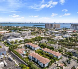 Windsor Biscayne Shores in Miami, FL - Foto de edificio - Building Photo