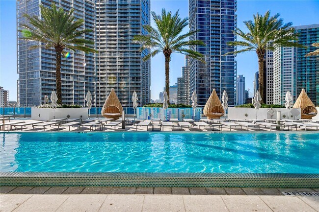 200 Biscayne Boulevard Way, Unit 5103 in Miami, FL - Foto de edificio - Building Photo