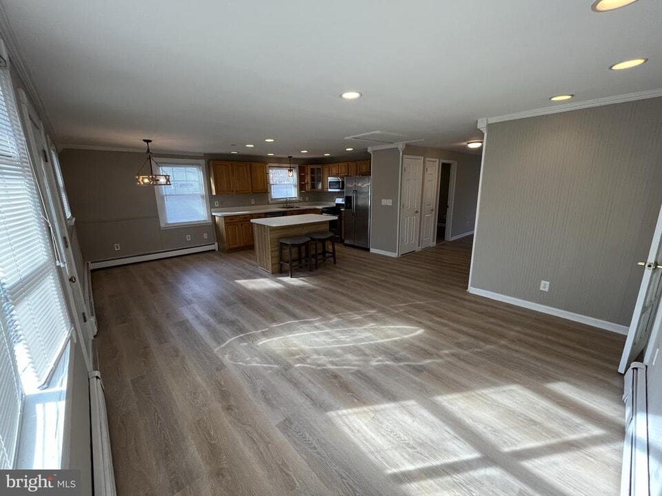 87 Lighthouse Dr in Ocean Township, NJ - Building Photo