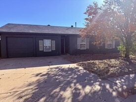 7417 Fir Ave in Lubbock, TX - Building Photo